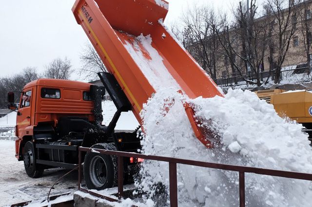 Побороть зимнюю напасть. Как в Москве справляются со снегом и льдом?